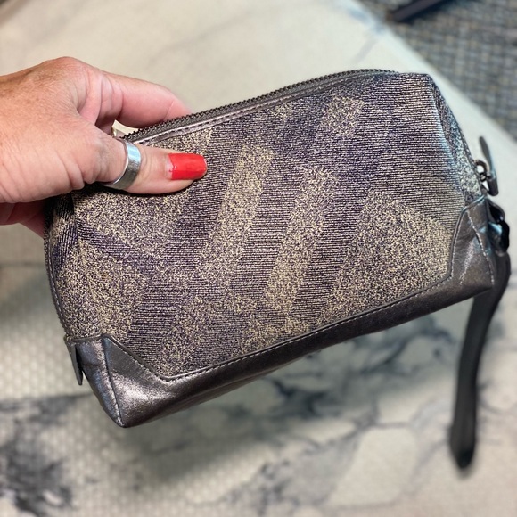 Womens Burberry Clutch Leather & LUREX Silver/Smokey Check! 8”x5”🔥Like New🔥